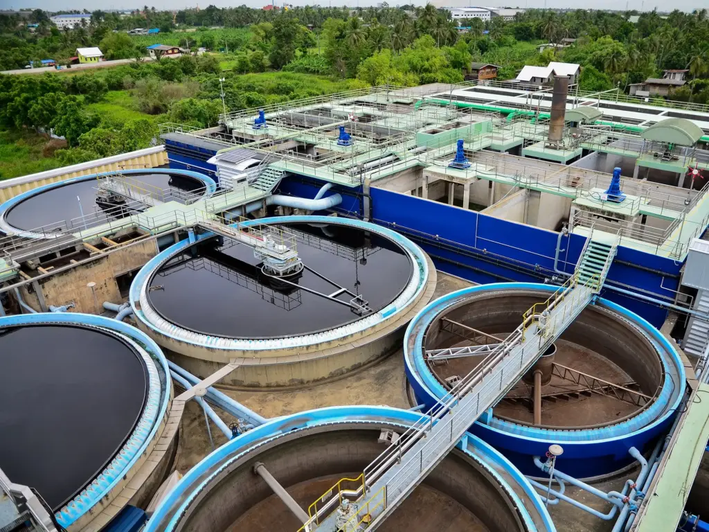 Aufnahme von Klärbecken aus der Wasserwirtschaft