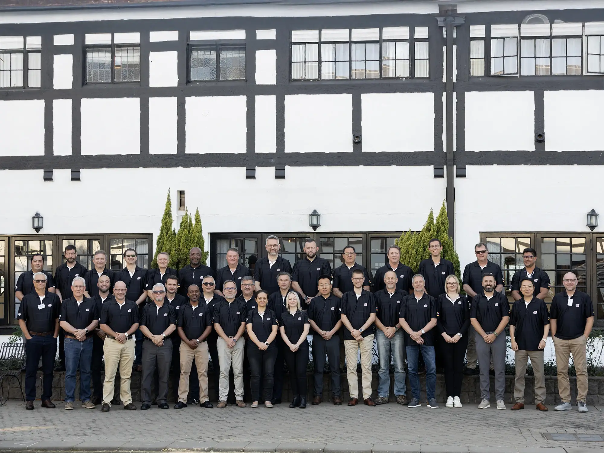 Gruppenfoto von internationalen Mitarbeiter der REMA TIP TOP